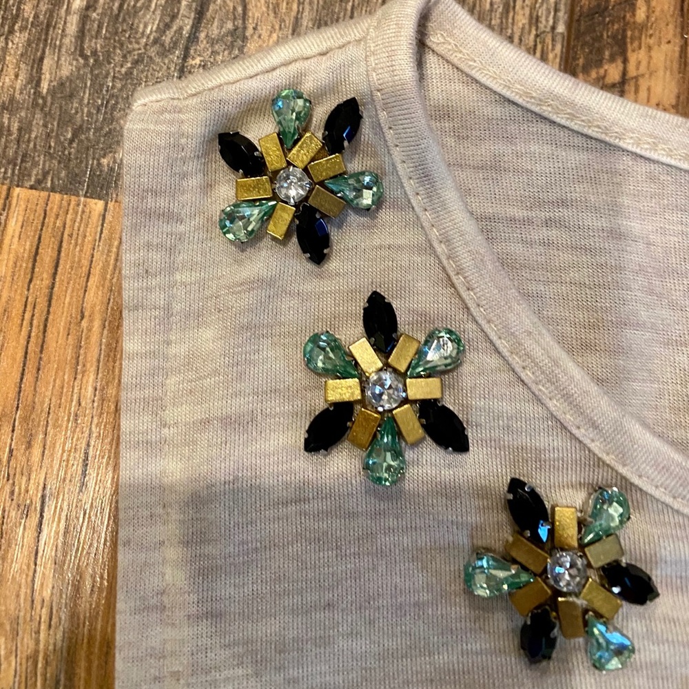 ROMEO + JULIET COUTURE Jeweled Neck Cold Shoulder - Picture 5 of 6